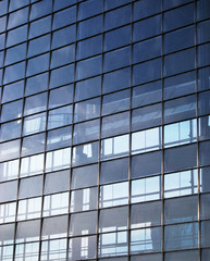 Fototapeta na wymiar Fenêtres d'immeuble moderne