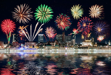 Obraz premium Feuerwerk über Hamburg