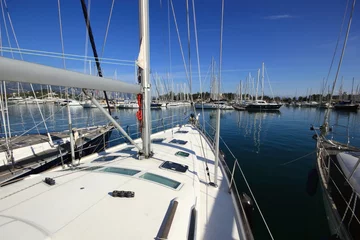 Keuken spatwand met foto view from super sail boat yacht in a marina  © William Richardson