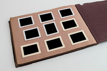 Albumseite eines Album um 1890 mit 9 Freigestellten Bildern