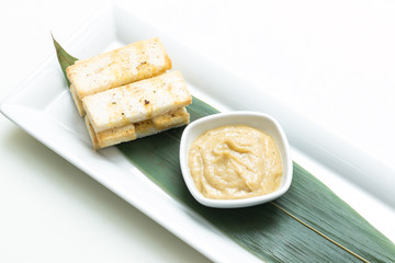 Mashed garlic sauce with bread croutons