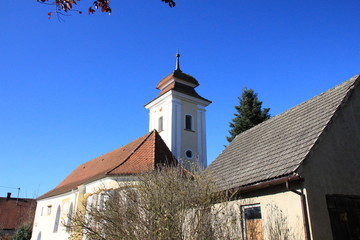 Fototapeta premium Kleine Dorfkirche