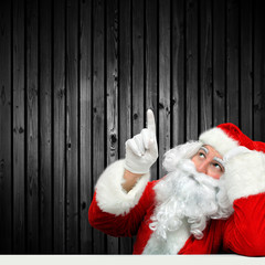 Leere Wand und Weihnachtsmann