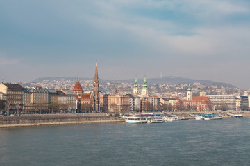 Fototapeta na wymiar View of the embankment of the Danube, Budapest