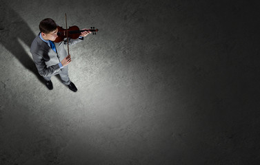 Obraz premium Businessman with violin