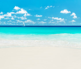 Fototapeta na wymiar Yacht at tropical beach. Anse Georgette, Praslin island, Seychel