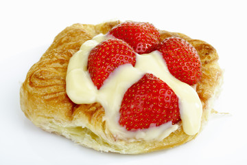 Erdbeerkuchen mit Puddingcreme, Plunderteilchen