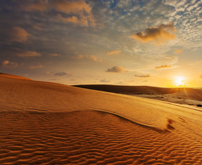 Fototapeta na wymiar White sand dunes on sunrise, Mui Ne, Vietnam