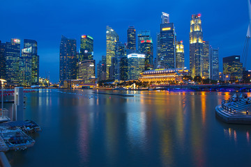 Fototapeta na wymiar Вечерний Сингапур