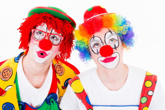 zwei clowns schauen erstaunt