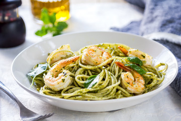 Spaghetti with prawn in pesto sauce