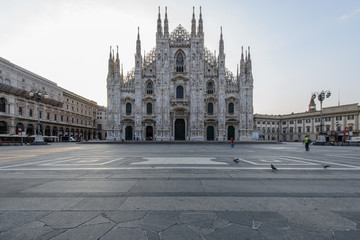 Fototapeta na wymiar Milano Piazza Duomo 4