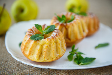 sweet apple muffins