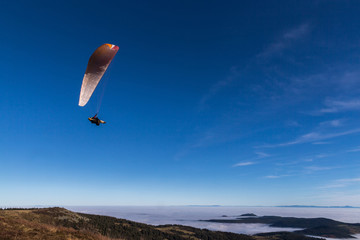 parapentiste dans le ciel vosgien