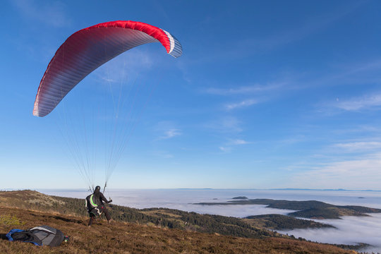 parapentiste dans le ciel vosgien