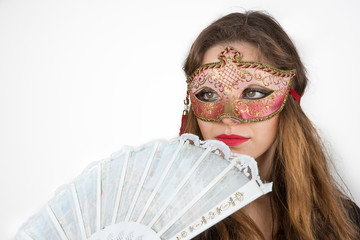 Ragazza con maschera di carnevale