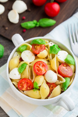Pasta with mozzarella and tomato