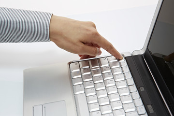 am Laptop, Escape drücken, Detail