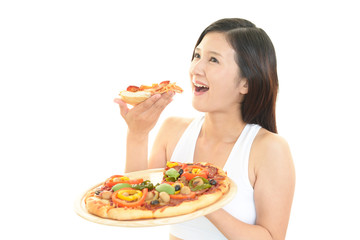 食事を楽しむ女性