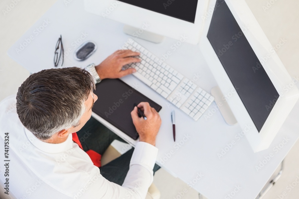 Poster Businessman using digital tablet and computer