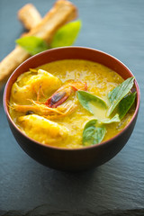 soupe de potiron au curry et gambas