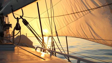 Wandcirkels plexiglas beautiful sun-filled sails at dawn © komi$ar