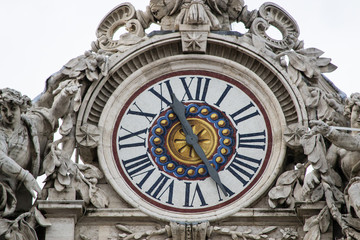 Orologio Oltremontano, facciata basilica di San Pietro - Roma
