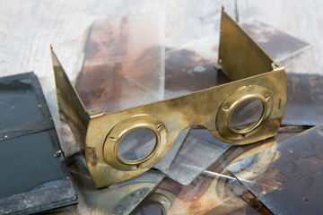 Fototapeta na wymiar stereoscope in brass with glass plates