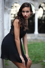 Ritratto di giovane ragazza. Outdoor