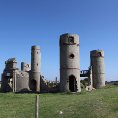 Ruines: manoir de Saint-Pol-Roux.