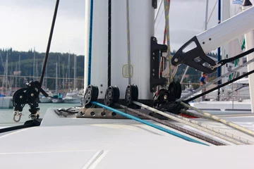 Crédence de cuisine en verre imprimé Naviguer sailing yacht mast ropes and pulleys