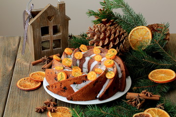 Рождественский кекс с апельсинами и цедрой - obrazy, fototapety, plakaty