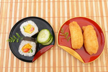 巻き寿司と稲荷寿司