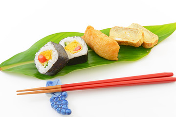 巻き寿司と稲荷寿司