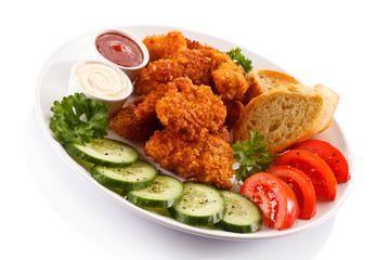 Grilled chicken nuggets and vegetables
