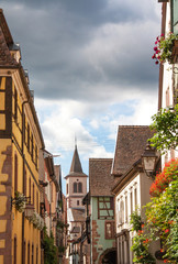Fototapeta na wymiar Maisons à colombages à Riquewihr, Alsace, Haut Rhin
