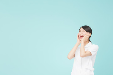 驚くナース