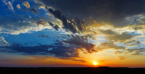 Fototapeta na wymiar summer sunset