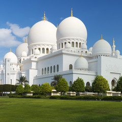 Fototapeta na wymiar View of famous Sheikh Zayed Grand Mosque