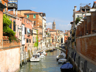 Fototapeta na wymiar Kanal in Venedig (Canal in Venice Italy)