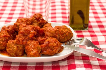 meatballs in tomato sauce