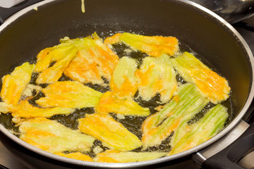 Fried zucchini flowers