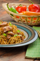 Chinese noodles with chicken and onion