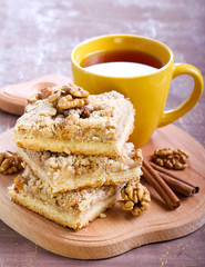 Apple, walnut crumble