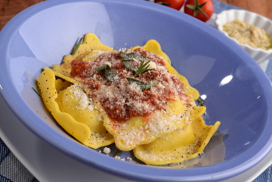RAVIOLI WITH CHEESE AND ARTICHOKE