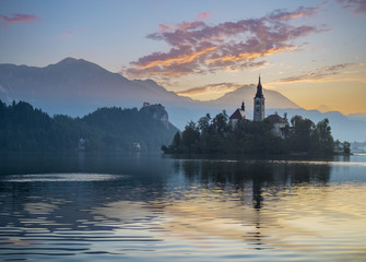 Wczesny świt nad jeziorem Bled,Słowenia