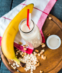 milkshake with banana, oatmeal and peanut paste