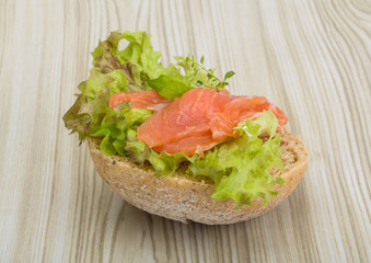 Salmon sandwich with thyme