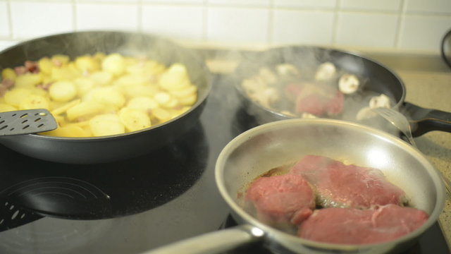 Steak und Bratkartoffeln