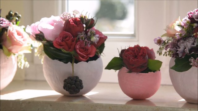 Papiervasen mit Rosen